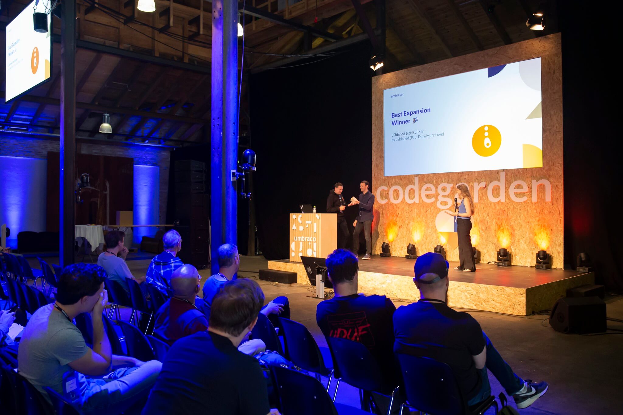 Marc Love collects uSkinned Site Builder's award.